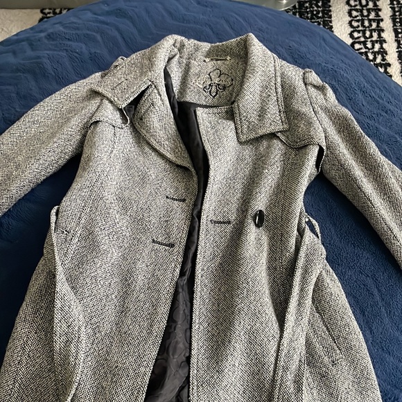 Beautiful guess coat - Picture 2 of 3